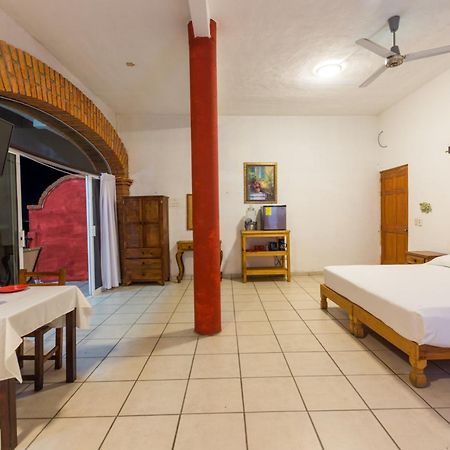 Traditional Sierra Leon Oceanfront Rooms - Adults Only Puerto Vallarta Exteriör bild