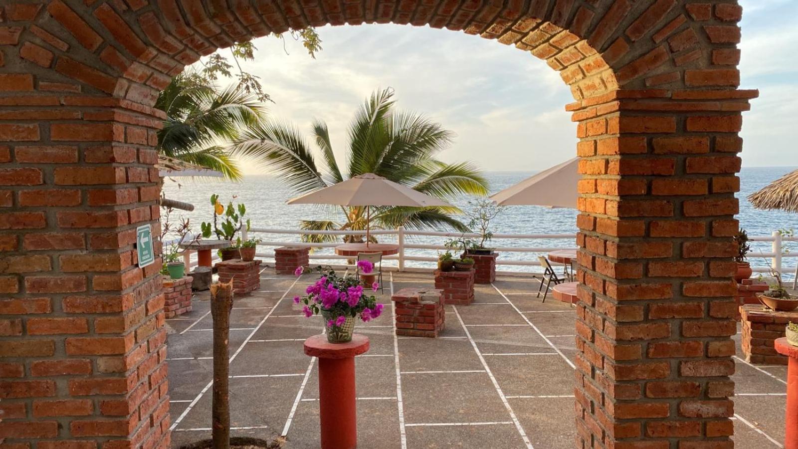 Traditional Sierra Leon Oceanfront Rooms - Adults Only Puerto Vallarta Exteriör bild