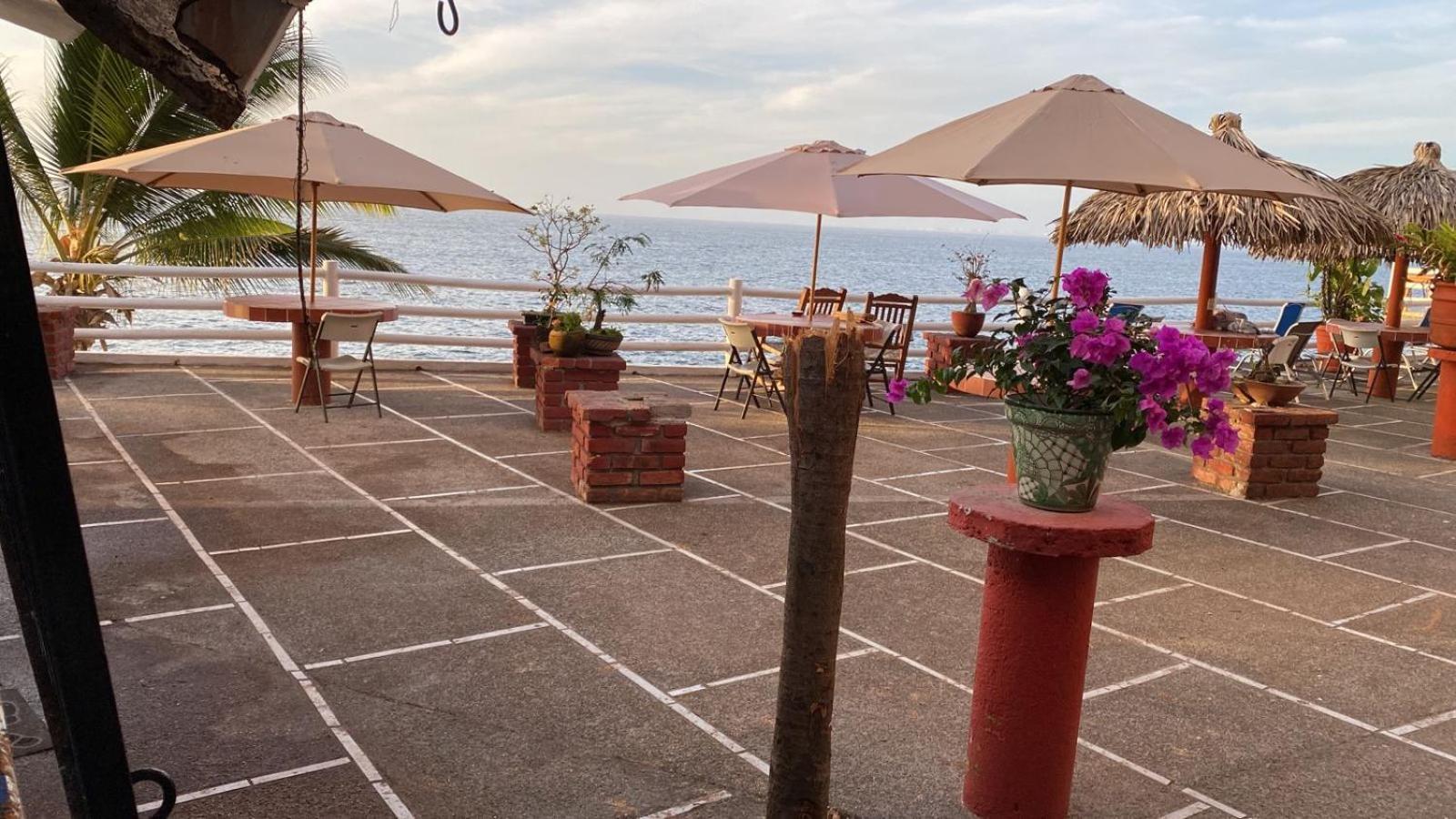Traditional Sierra Leon Oceanfront Rooms - Adults Only Puerto Vallarta Exteriör bild