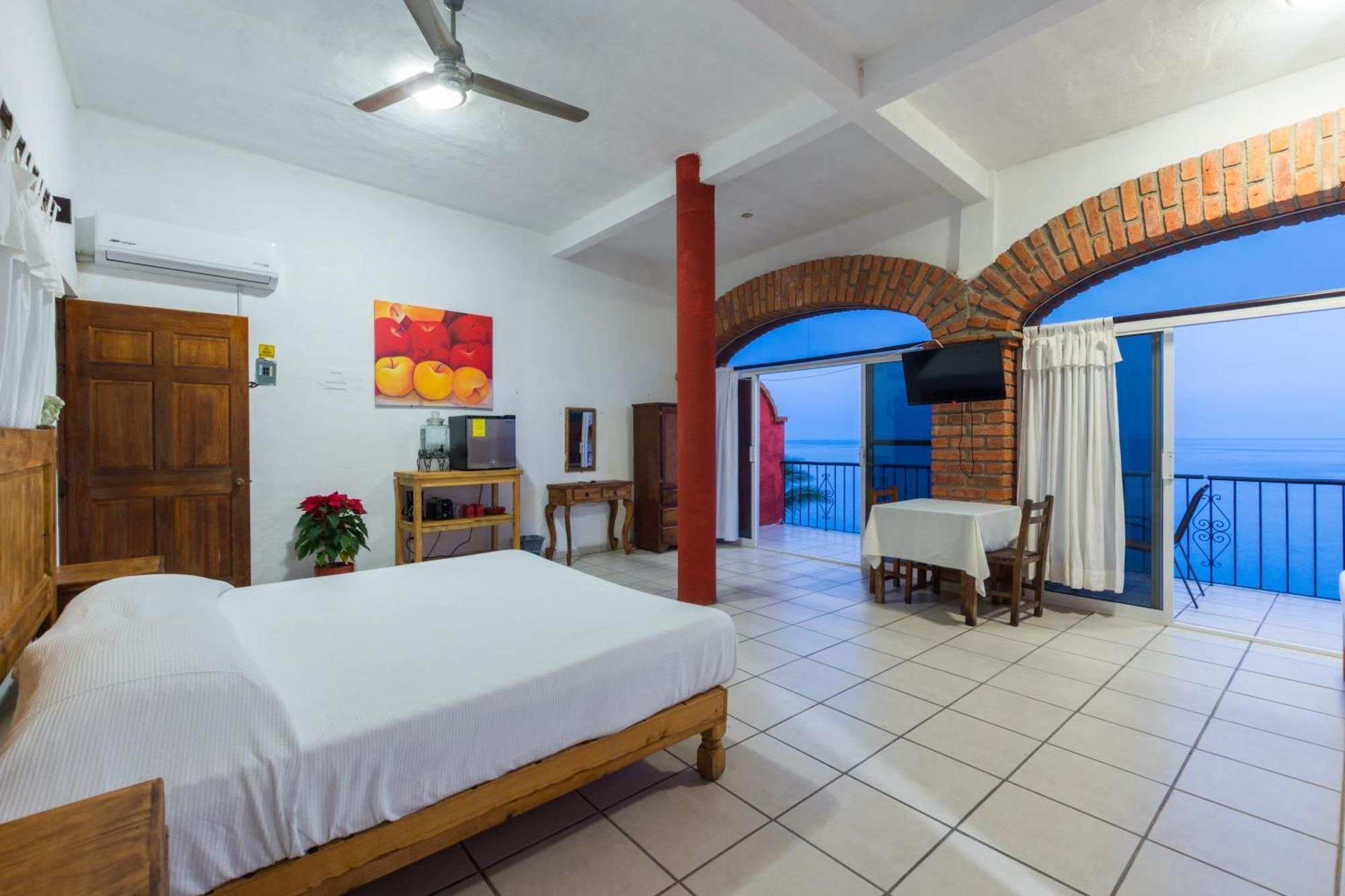 Traditional Sierra Leon Oceanfront Rooms - Adults Only Puerto Vallarta Exteriör bild