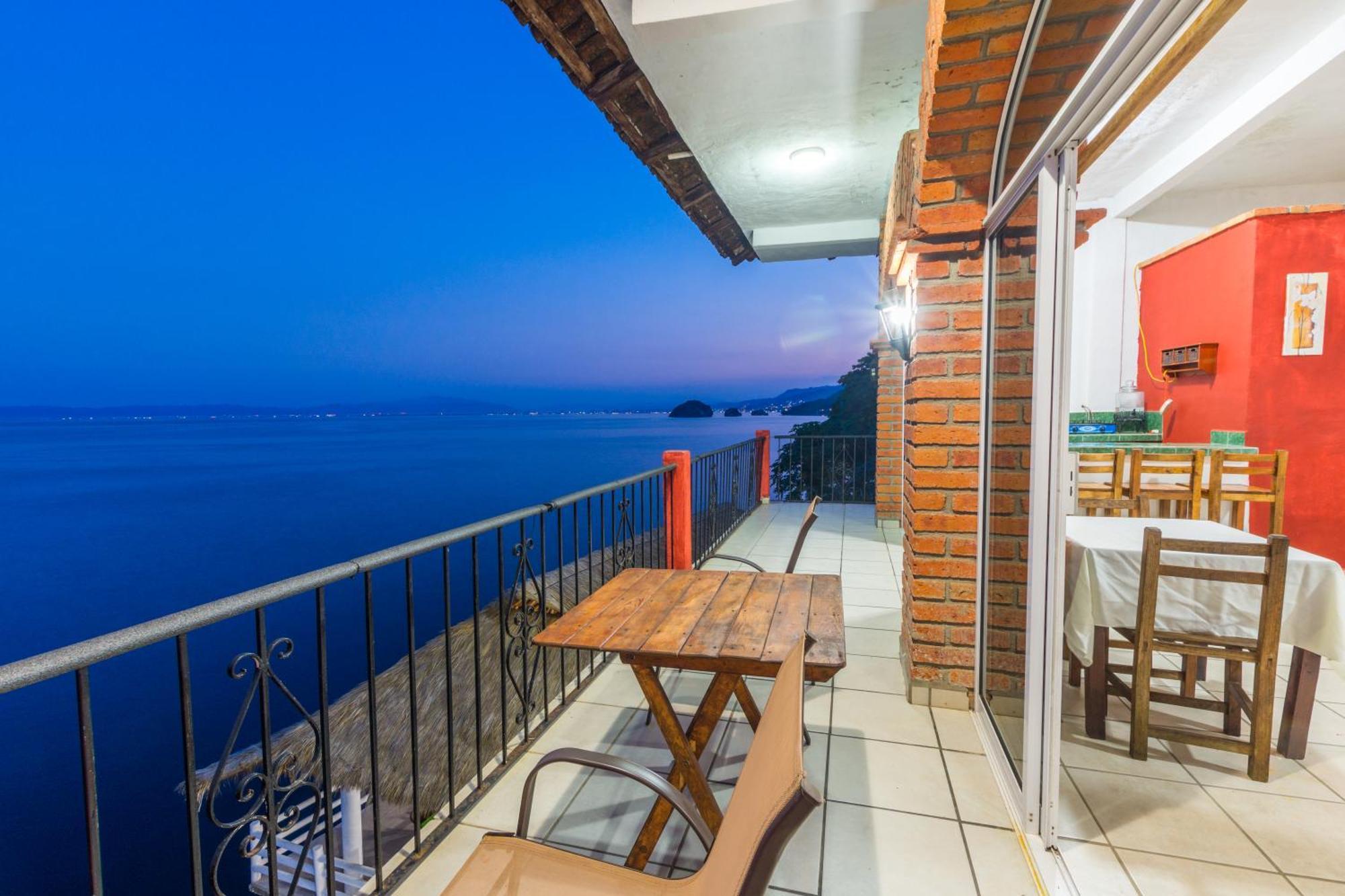 Traditional Sierra Leon Oceanfront Rooms - Adults Only Puerto Vallarta Exteriör bild